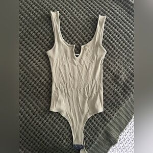 WINDSOR RIBBED GREEN BODYSUIT | SIZE SMALL